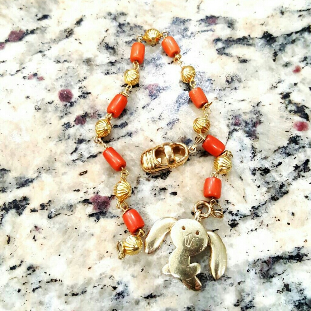 18k Coral bracelet
